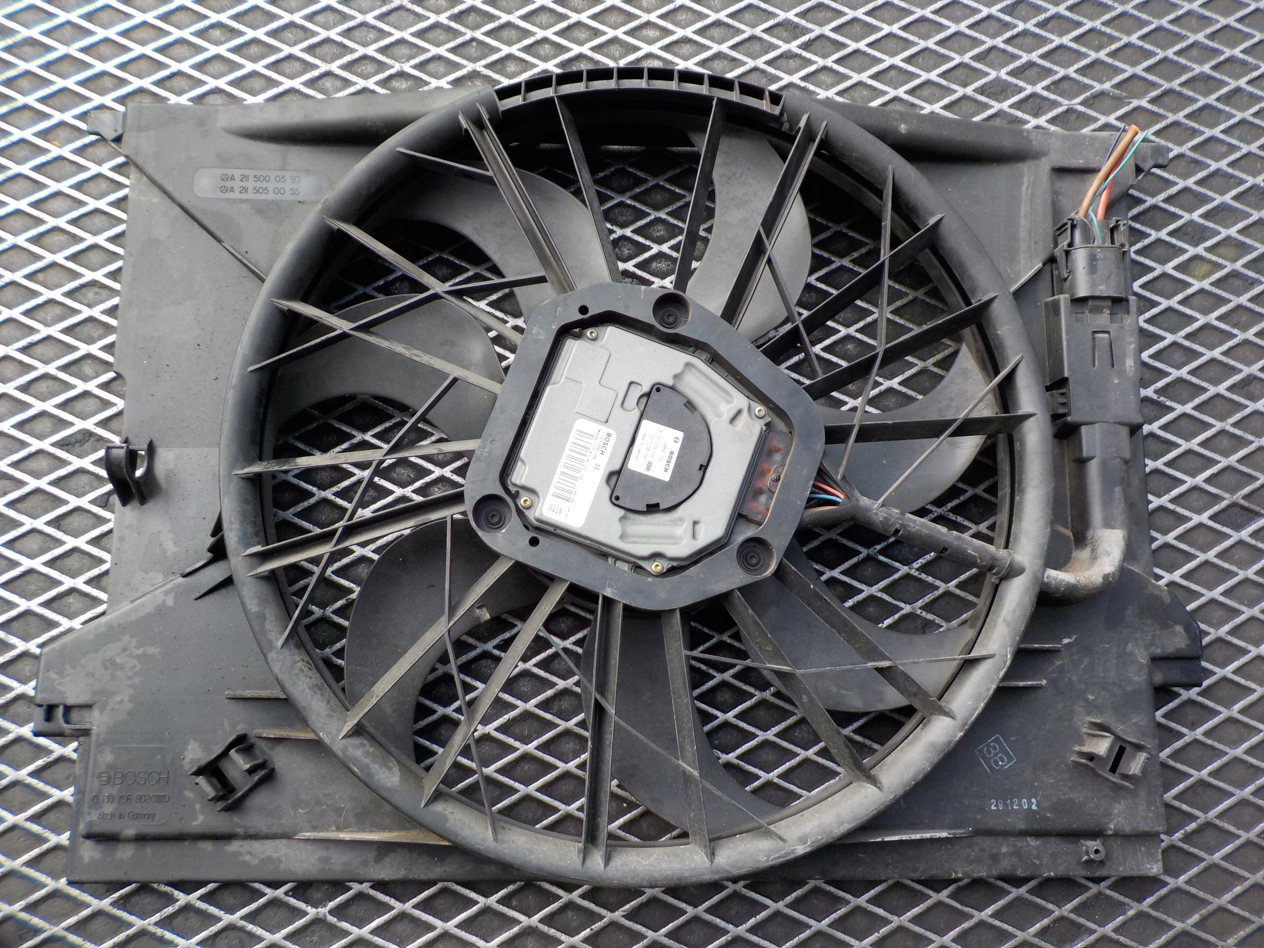 1137328109 A2115000593 - Вентилятор радіатора Мерседес В211 А2115000593