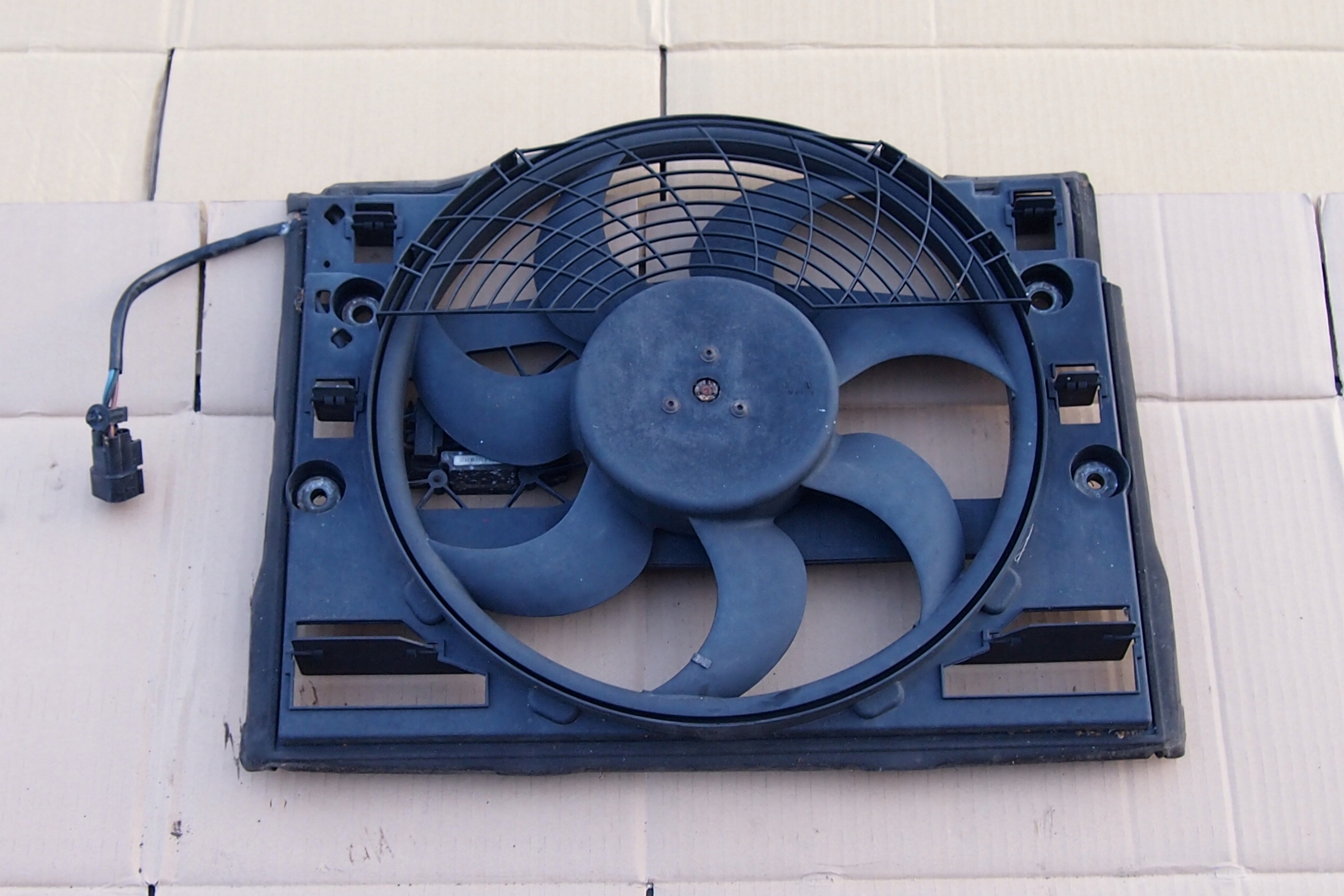 64546905076 6905076 - Вентилятор кондиционирования воздуха бензиновый вентилятор BMW 3 E46