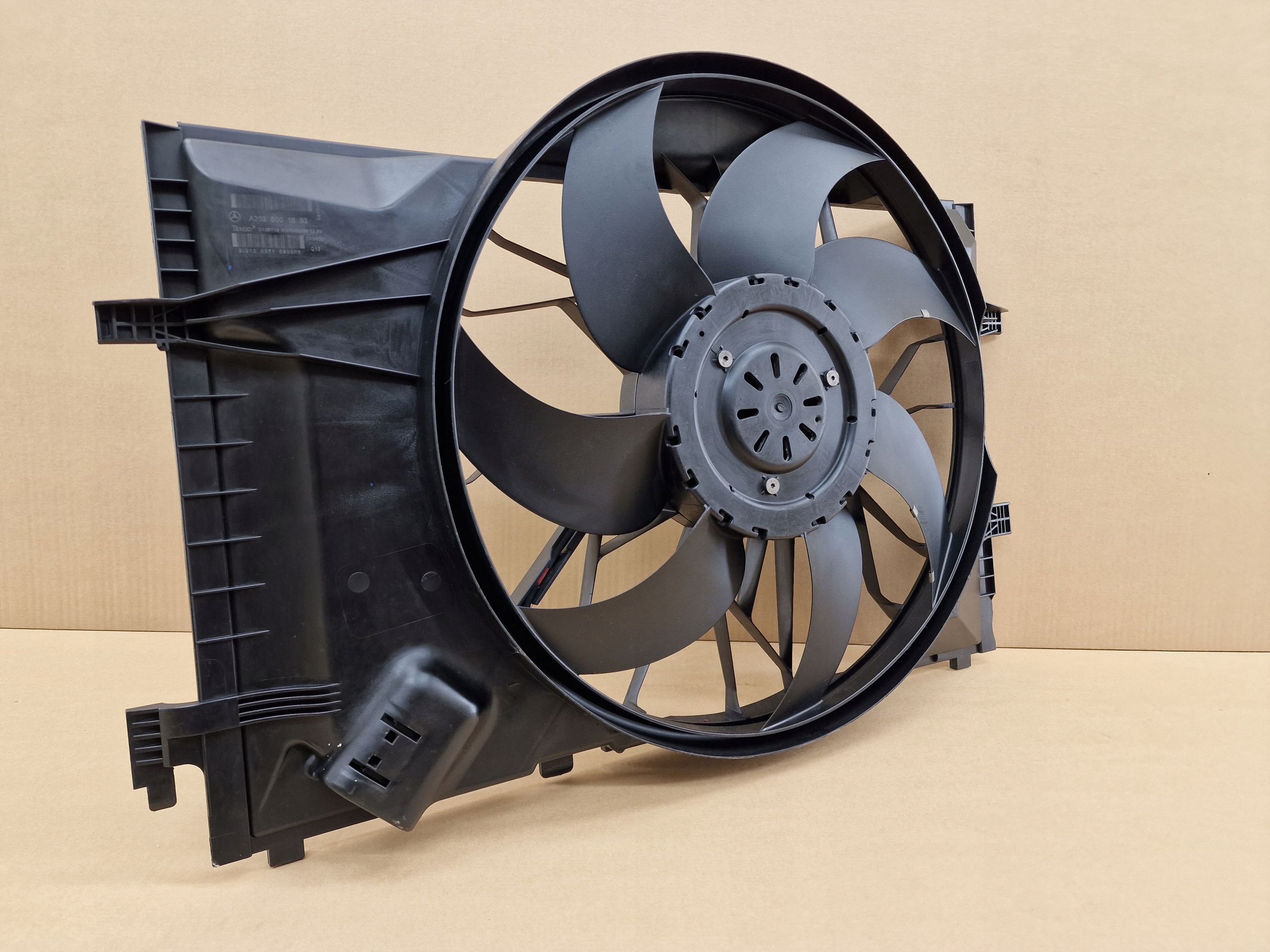 ZZ025 A2035001693 - Вентилятор MERCEDES W203 CLK W209 LIFT 2003-