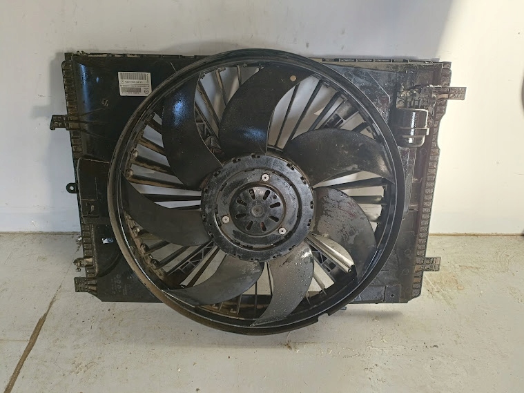 Вентилятор MERCEDES W204 W212 600W A2045000493