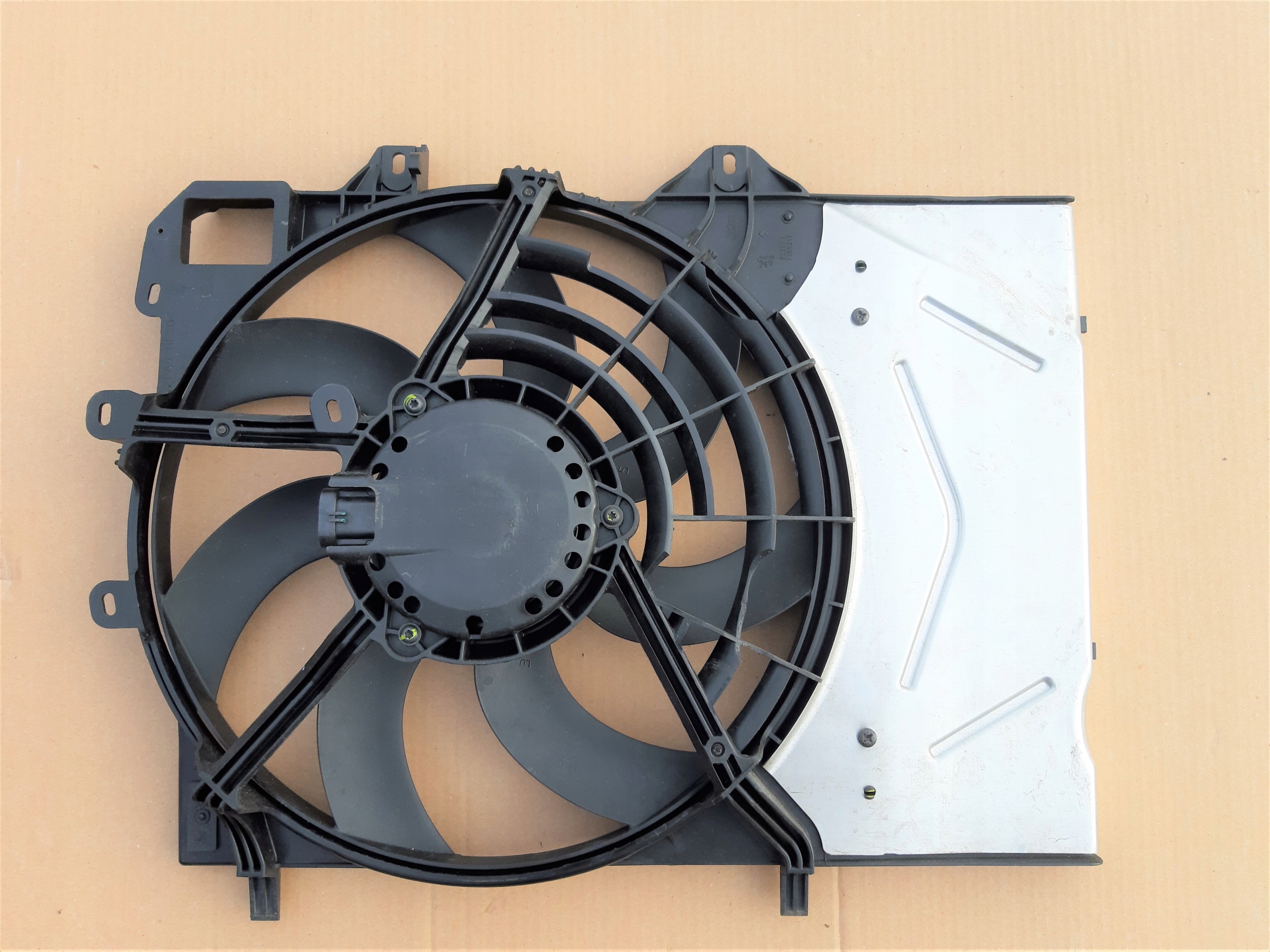 ВЕНТИЛЯТОР PEUGEOT 1007 207 208 2008 301 THP HDI