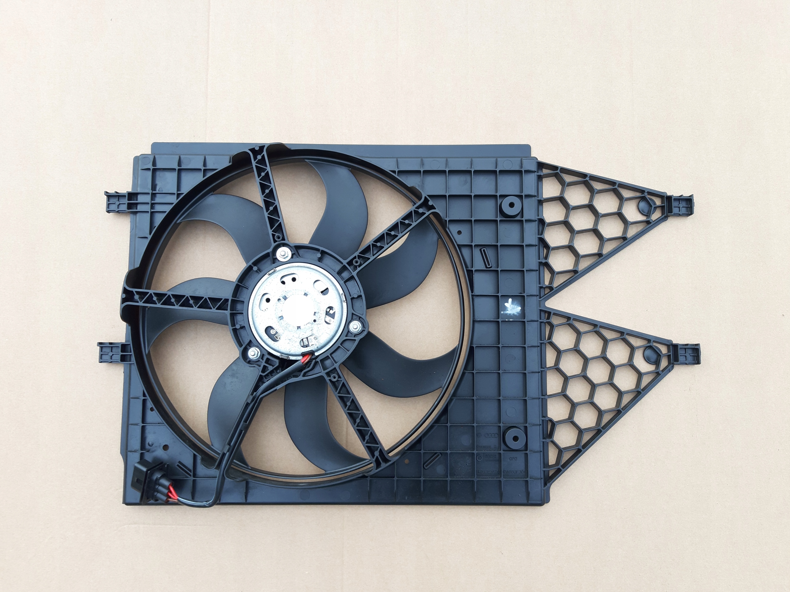 6R0121207A 6R0121207Q - ВЕНТИЛЯТОР SKODA FABIA III TDI TSI 3 КОНТАКТУ