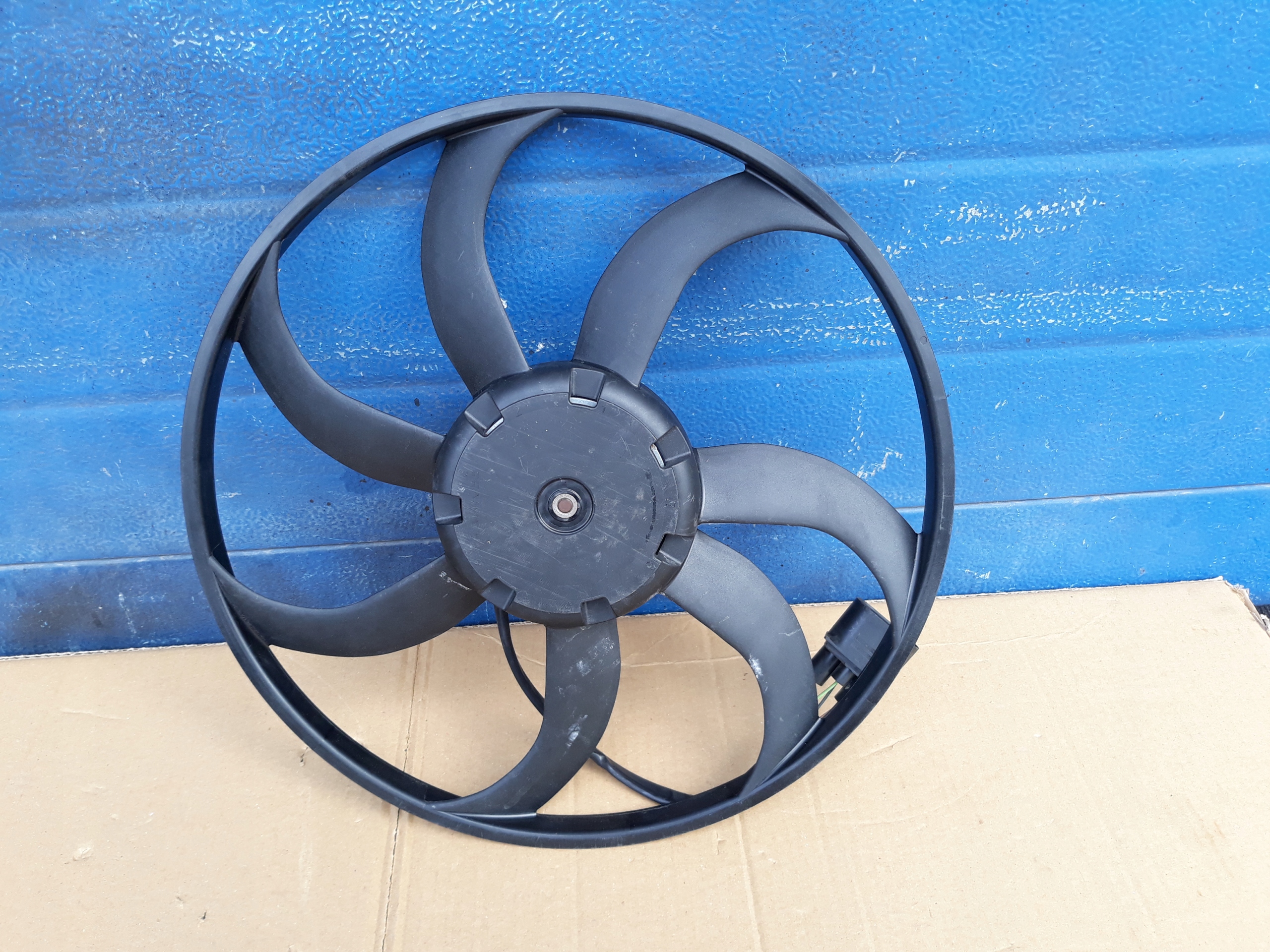 ВЕНТИЛЯТОР VW SKODA SEAT 1K0121203AG