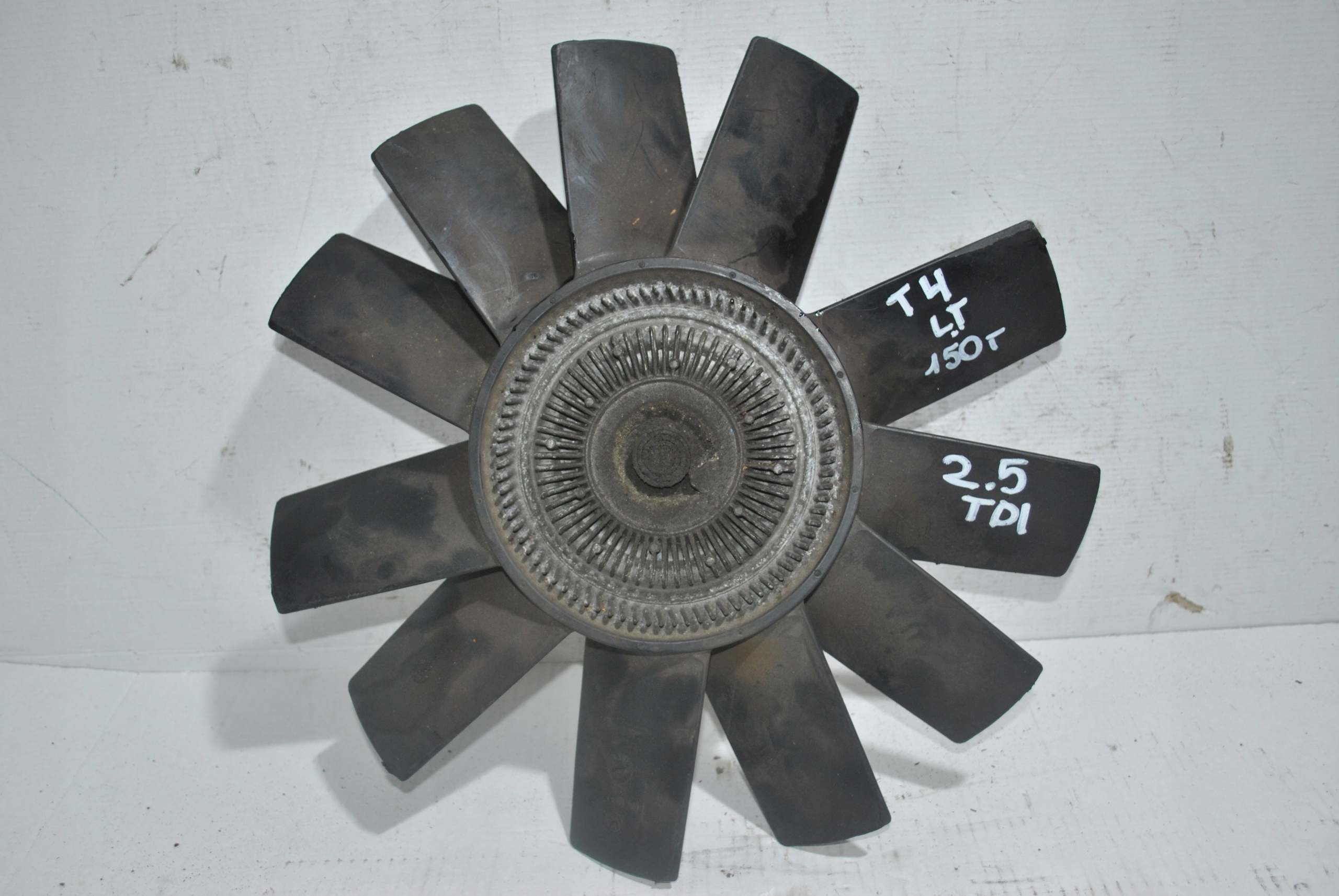 Вискоза вентилятор VW T4 2.5 TDI 074121302B