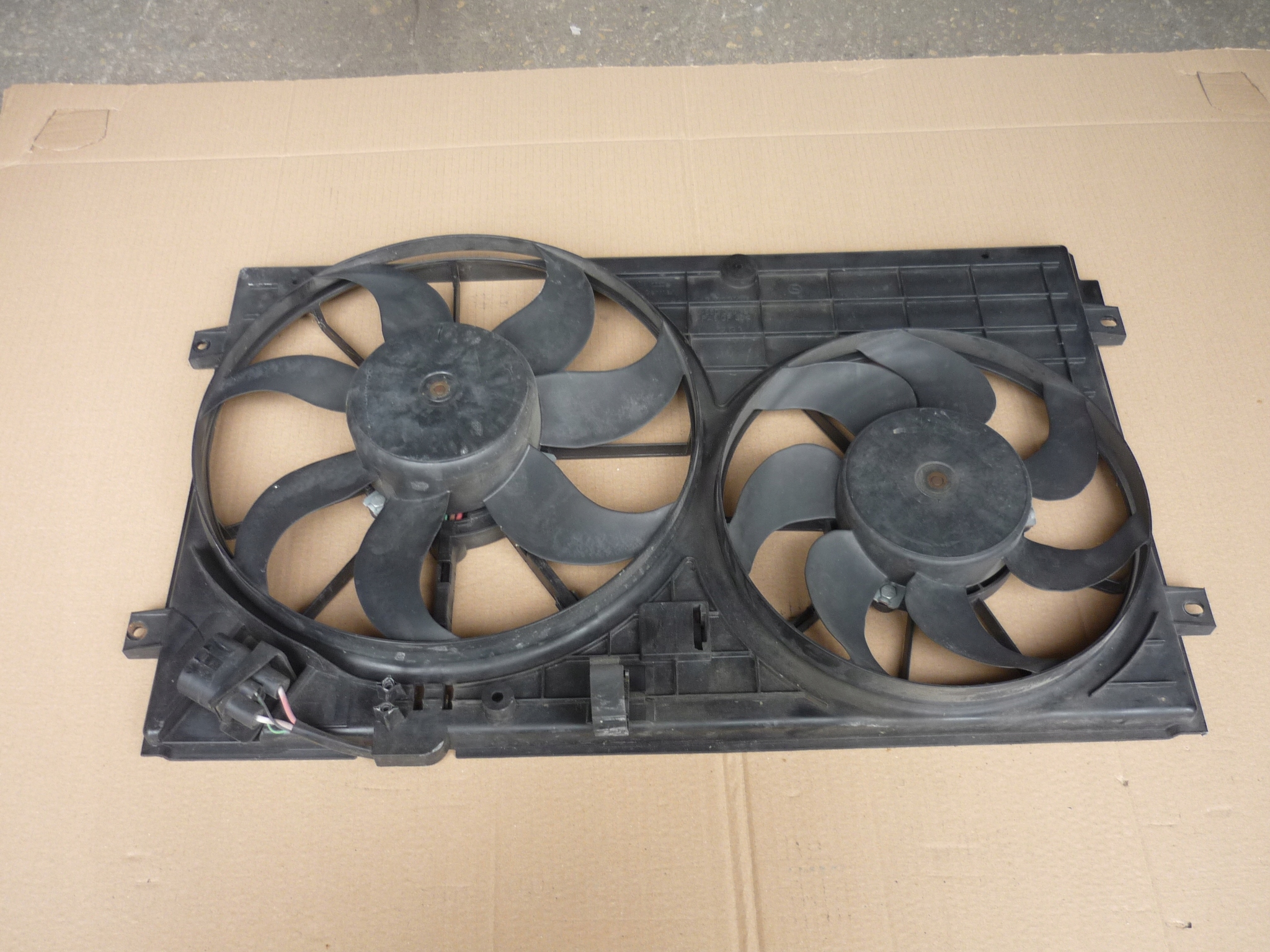 ВЕНТИЛЯТОРИ РАДІАТОРА VW SEAT AUDI 1K0121207T