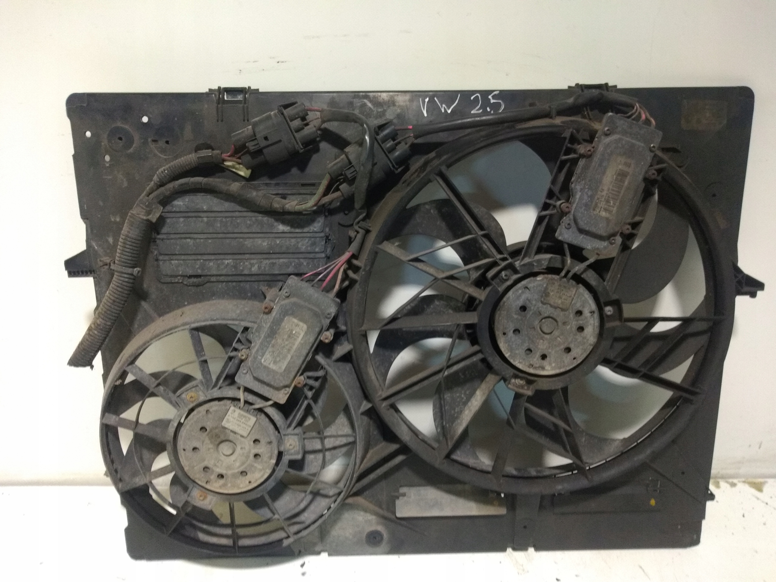 Вентилятори VW TOUAREG T5 2.5 7L0121203F 7L095945D