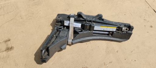 Вкладиш ВАЖЕЛЯ БАГАЖНИКА VOLKSWAGEN GOLF VIII 8 5H0012115D