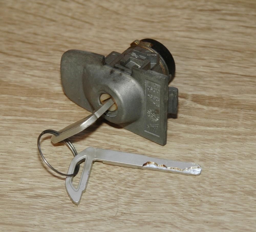 V40II - Вставка замка + 2 ключа автомобиля VOLVO V40 II Европа