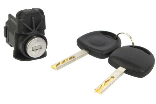 ME-003009 - ВСТАВКА ЗАМКА ДВЕРИ ЛЕВАЯ OPEL ASTRA H 3 2004-