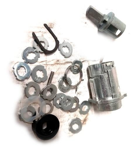 2S61-A220K51-BB - ВСТАВКА ЗАМКА ЛЕВОЙ ДВЕРИ FORD FIESTA FUSION 01-