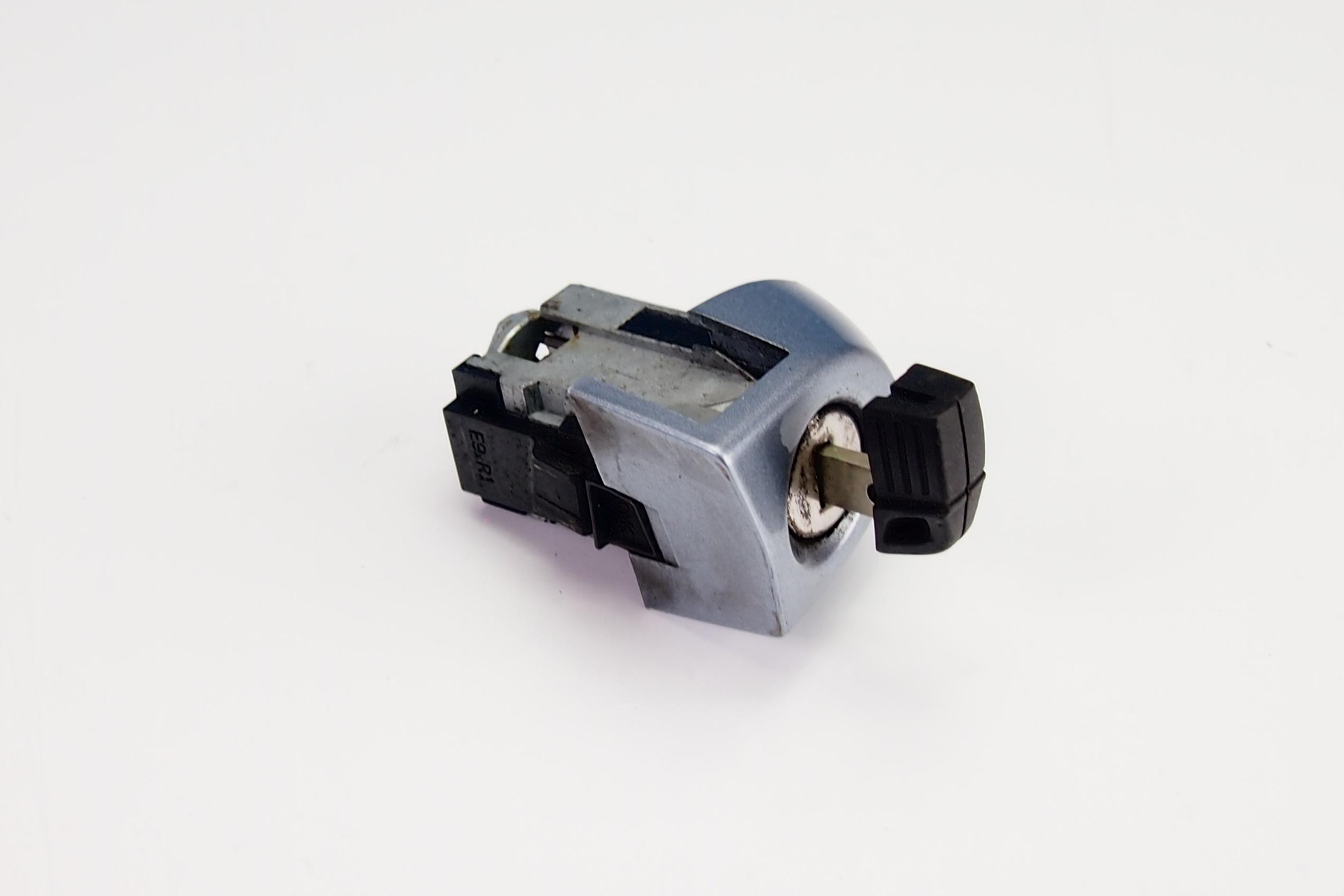 Вставка замку замок двері пд BMW E90 E91 LIFT