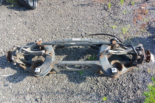 2123500302 A2123261665 - Салазки для коляски поворотный рычаг задняя ступица mercedes 6.3 amg 212