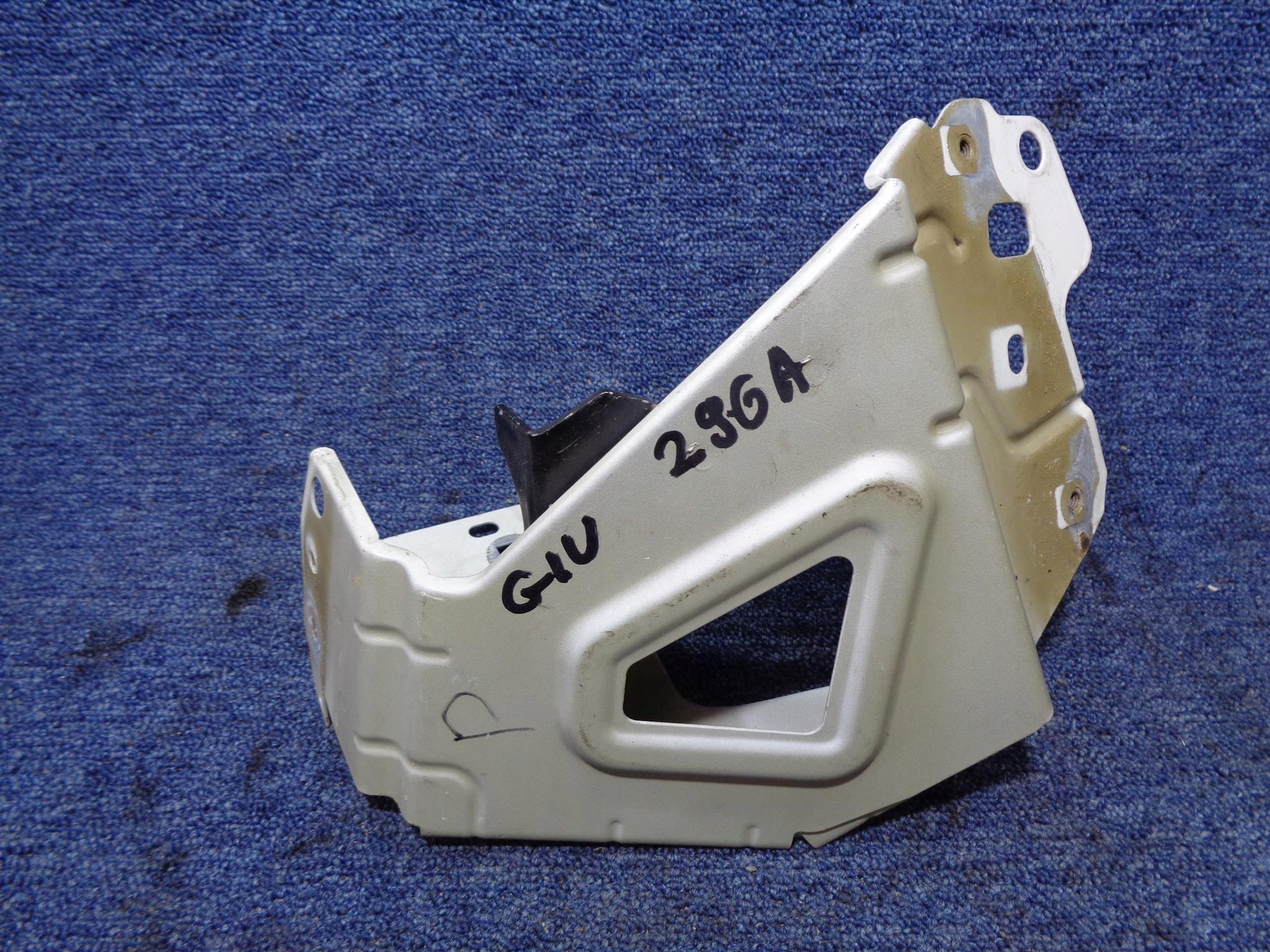 КРОНШТЕЙН КРЫЛА ALFA ROMEO GIULIETTA 2010-ПРАВЫЙ