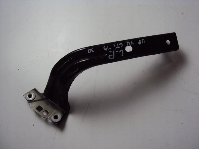 1S0821141 - ЛІВИЙ КРОНШТЕЙН КРИЛА VW UP LIFT 2016-