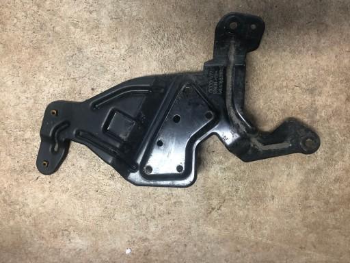 Кронштейн крыла левый A6 C8 4k0 4K0616839B