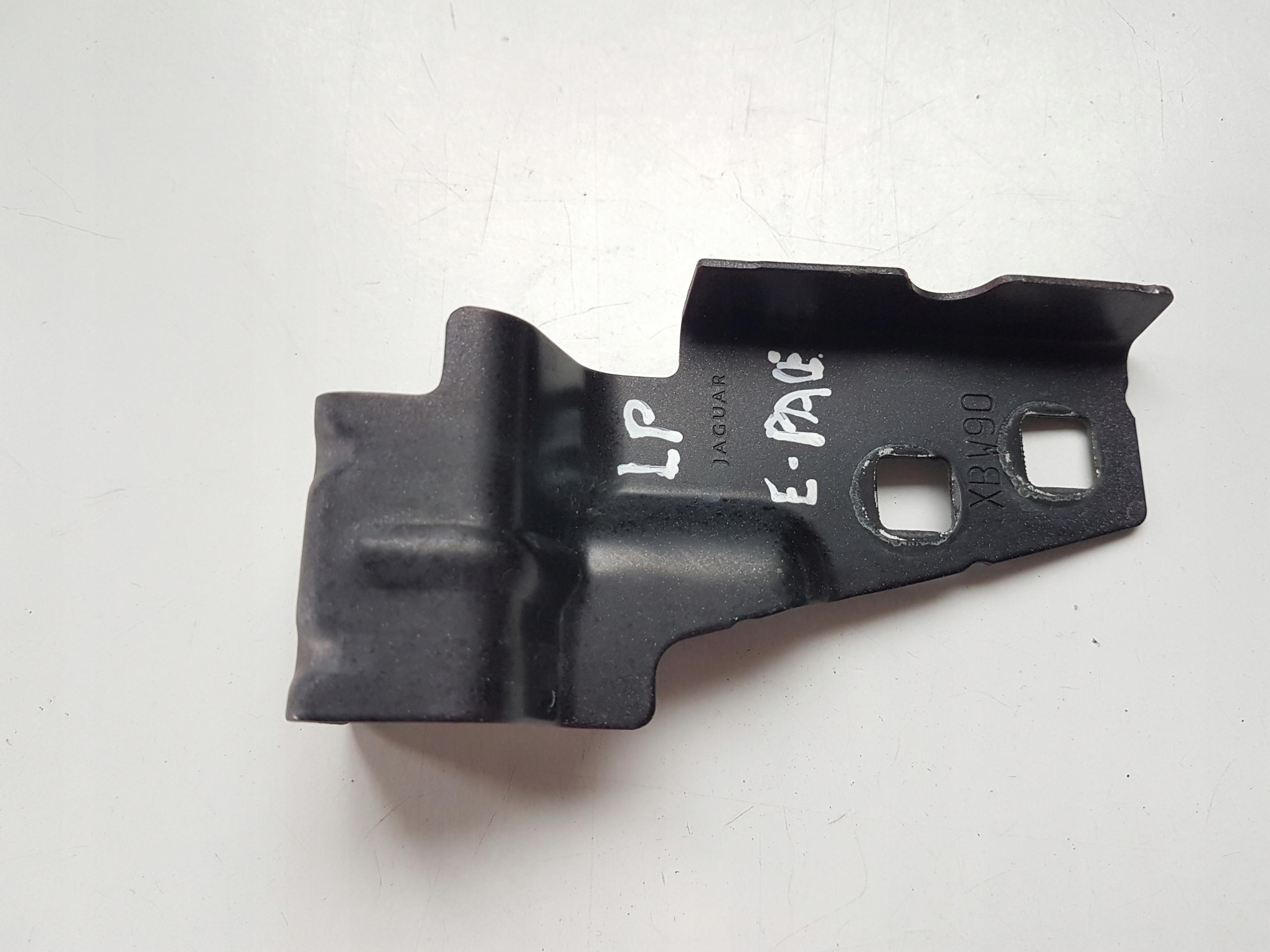 XBW90 - Кронштейн крыла левый передний JAGUAR E-PACE X540