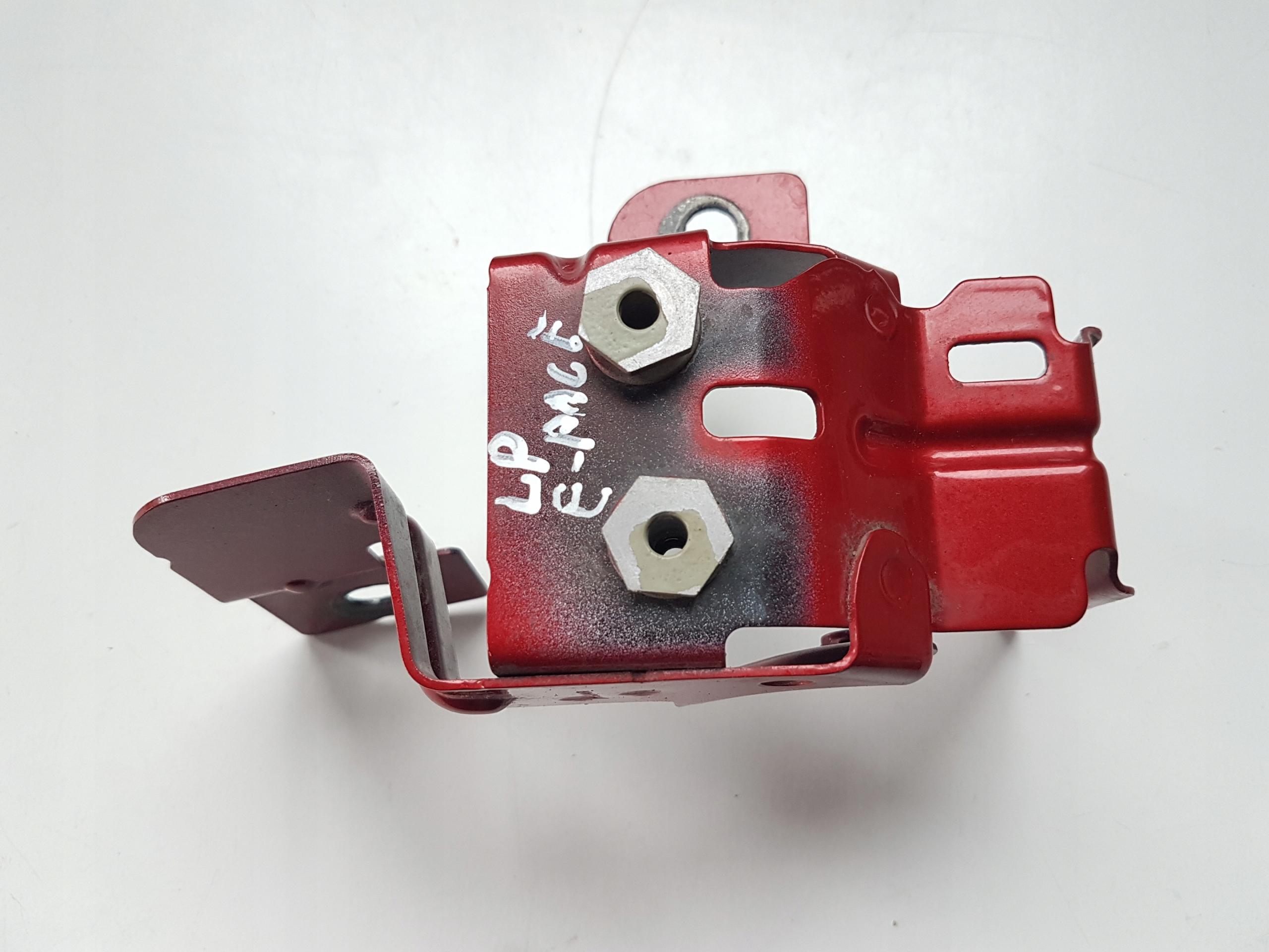 J9C3-16E129-AB - Кронштейн крыла левый передний JAGUAR E-PACE X540