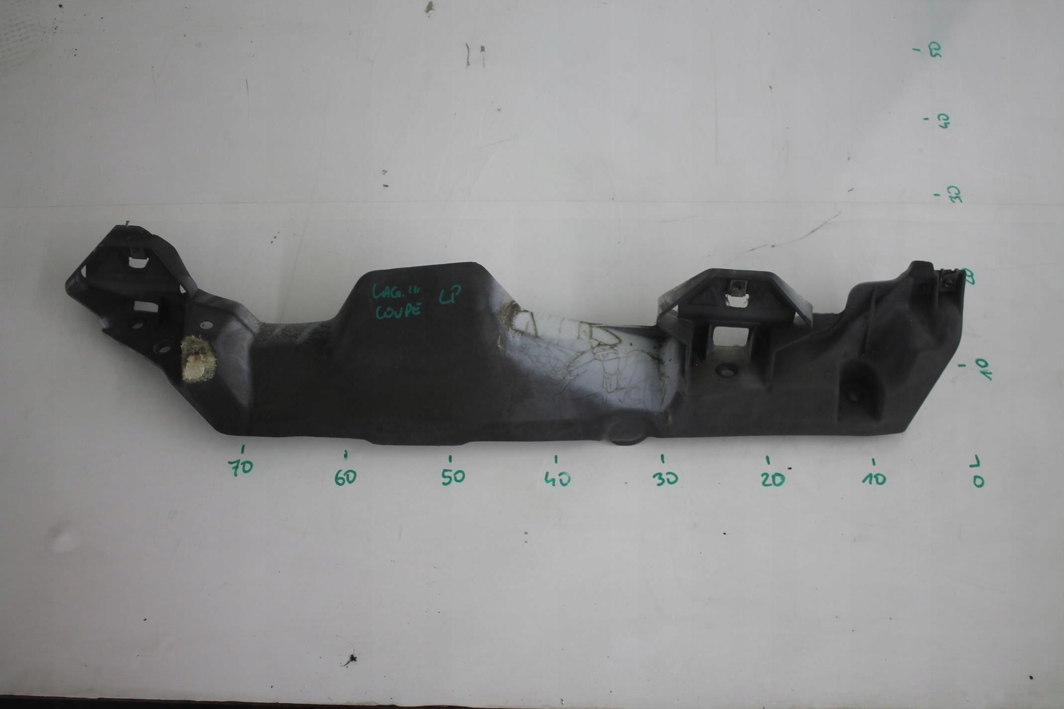 901270008R - КРОНШТЕЙН КРИЛА ЛІВИЙ ПЕРЕДНІЙ LAGUNA III COUPE