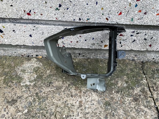 2018-> - КРОНШТЕЙН КРИЛА ПРАВОГО VW TOUAREG III 2018 - > 760821108