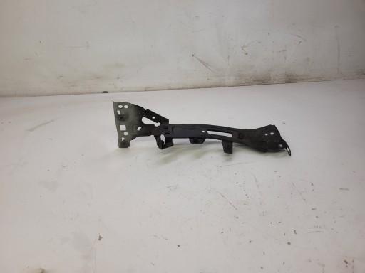 Кронштейн крила правий AUDI A4 B9 8W0821136B