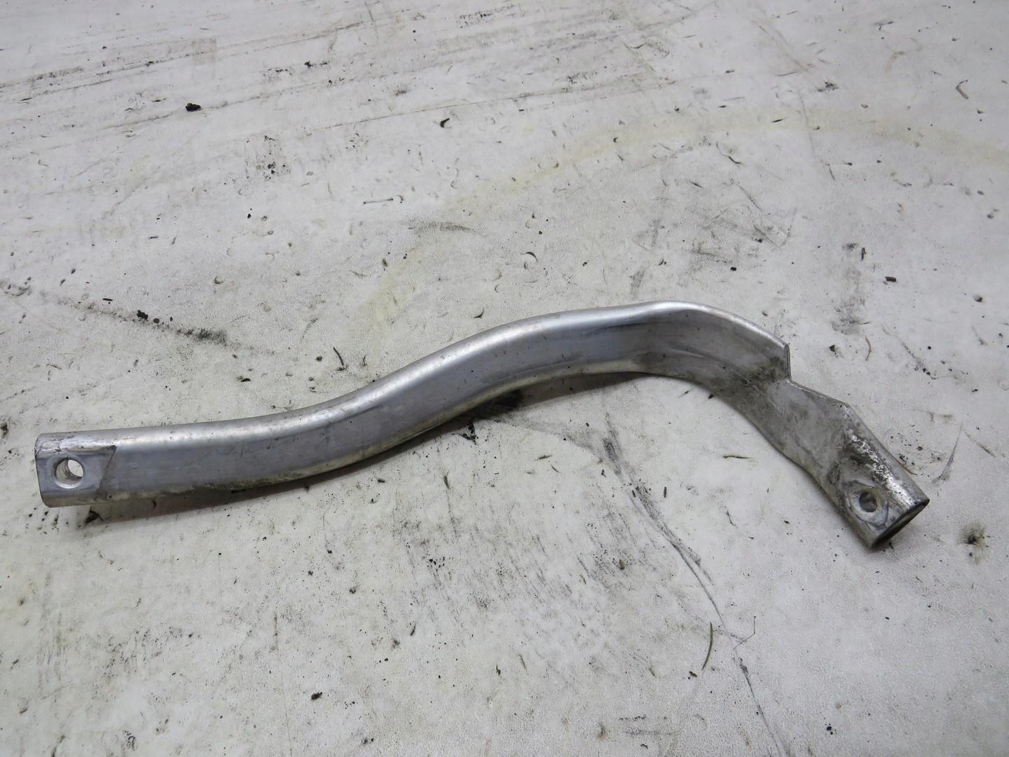 Кронштейн крила правий AUDI A8 D4 4H 4H0821260C