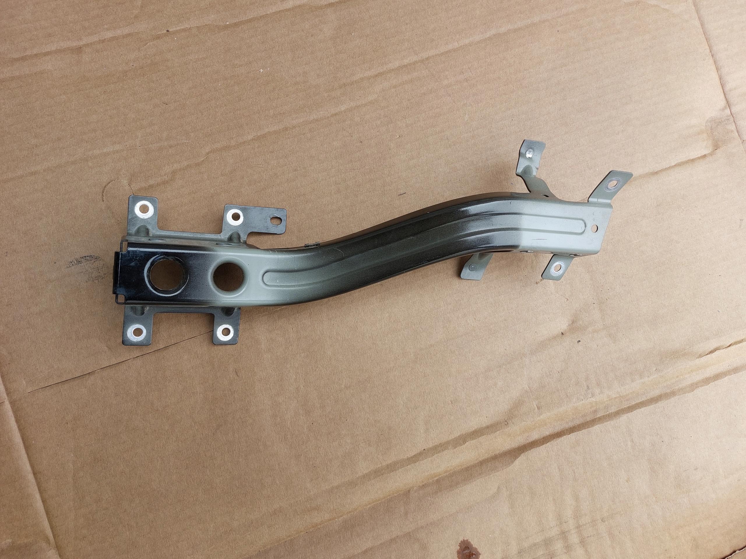 975804222C - Кронштейн крыла правый BENTLEY CONTINENTAL GT 19R