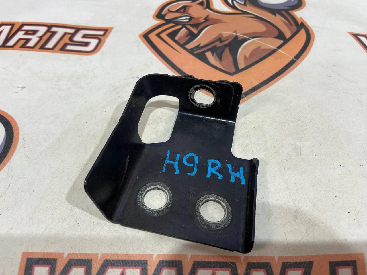 T4A1653 - Кронштейн крила правий F-PACE X761 HK83-16150-AB