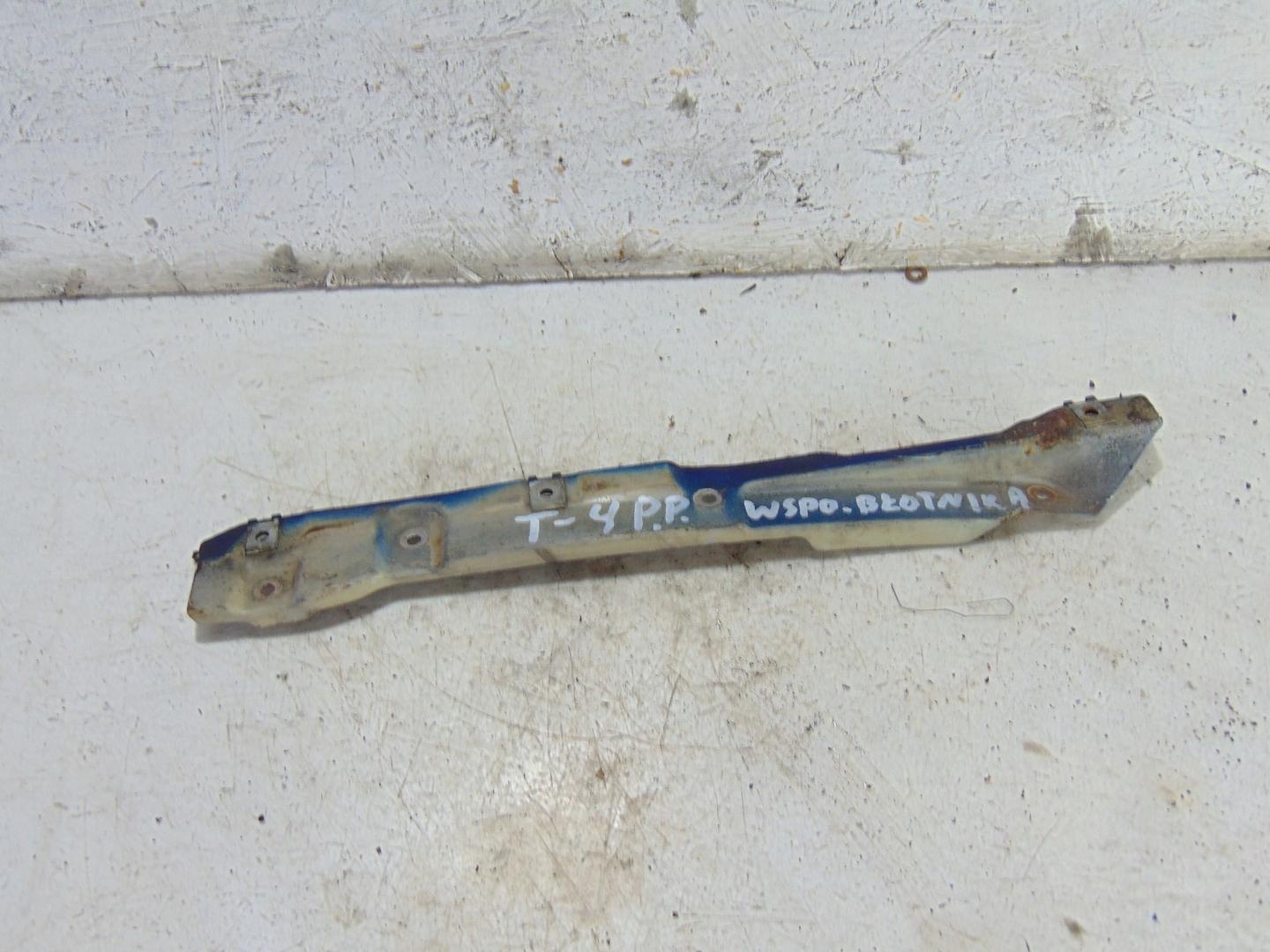 Кронштейн крила Правий передній VW T4