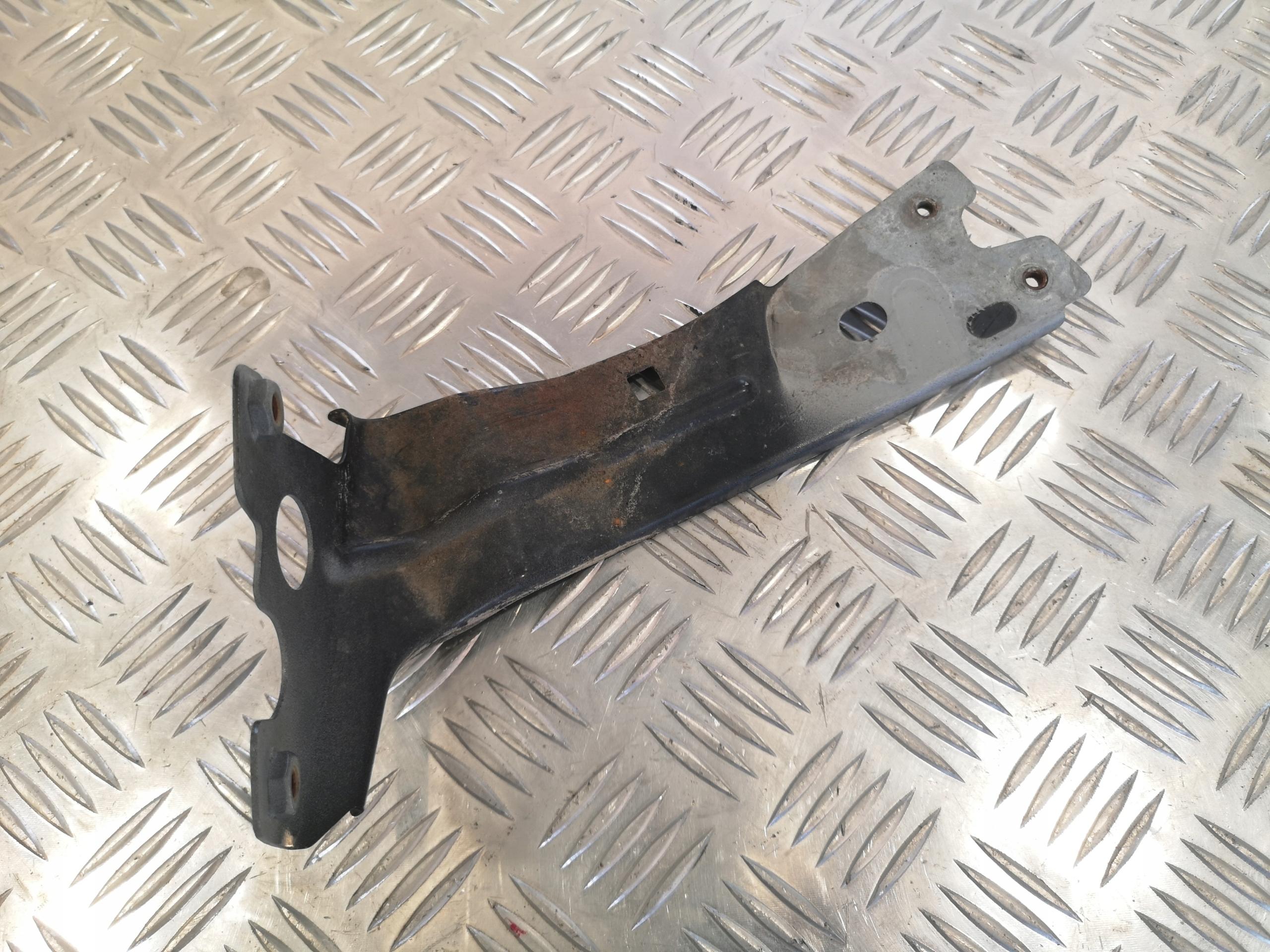 КРОНШТЕЙН КРІПЛЕННЯ КРИЛА MASERATI QUATTROPORTE