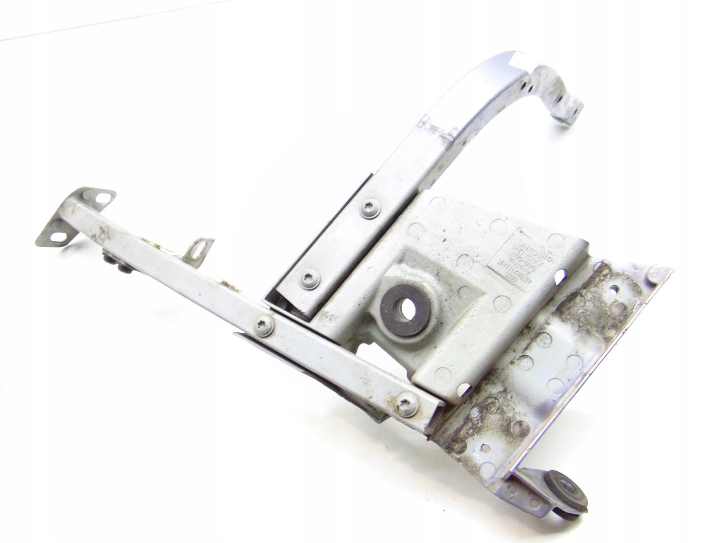 LY7H - Кронштейн крепление крыла правый передний AUDI A8 D3