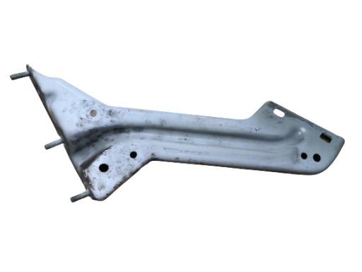 8R0821136 - Кронштейн кріплення крила Правий передній AUDI Q5