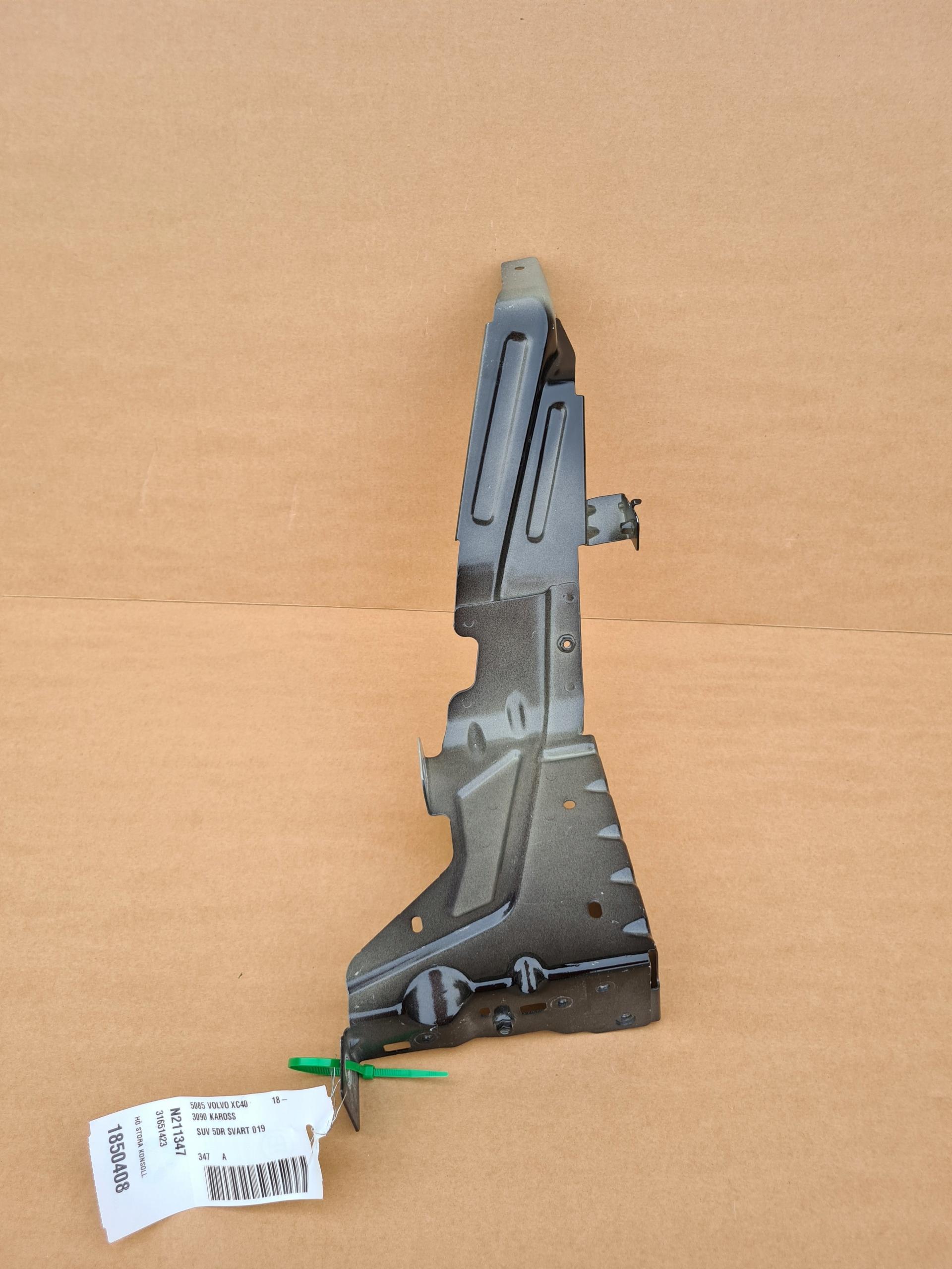 32377056 31457752 - КРОНШТЕЙН ОКУЛЯР КРІПЛЕННЯ ЛИСТОВОГО МЕТАЛУ VOLVO XC40 019