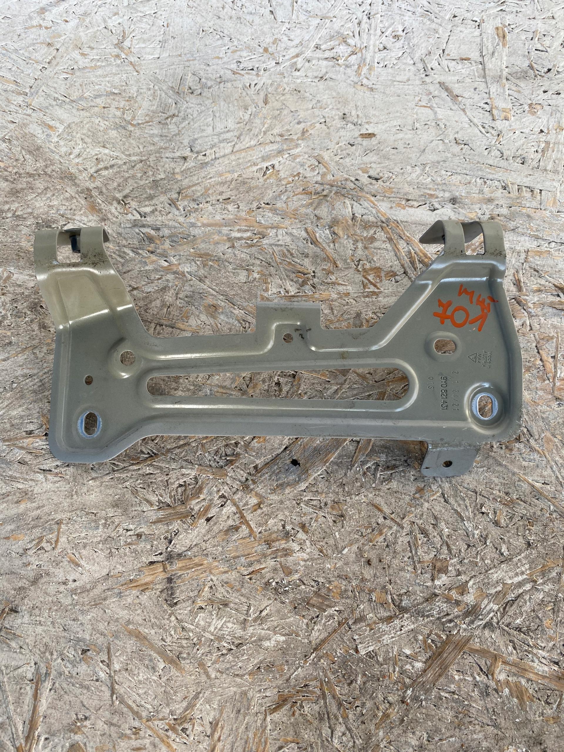 КРОНШТЕЙН PORSCHE CAYENNE 9Y0821431