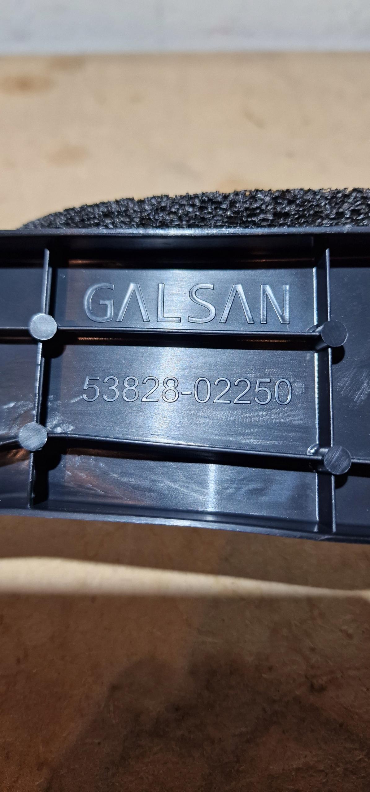 53828-02250 - Бризговики TOYOTA COROLLA E21 5382802250