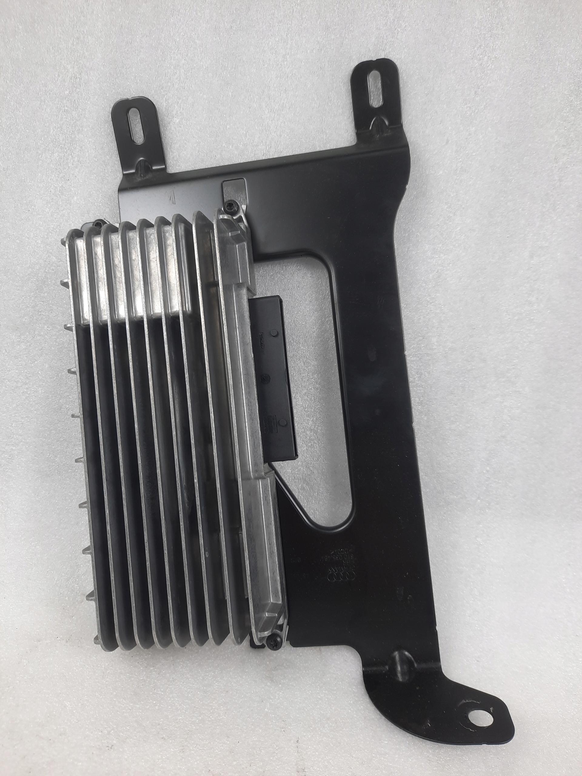 Усилитель 8T0035223A AUDI A4 B8 A5 8T