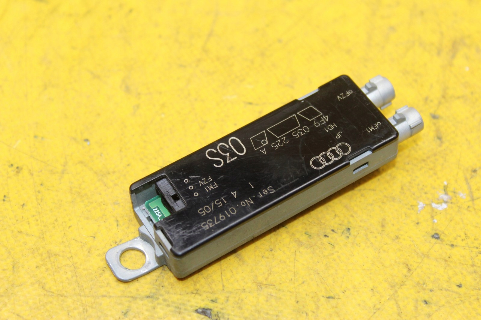 Антенный усилитель A6 C6 3.2 FSI 4F9035225A