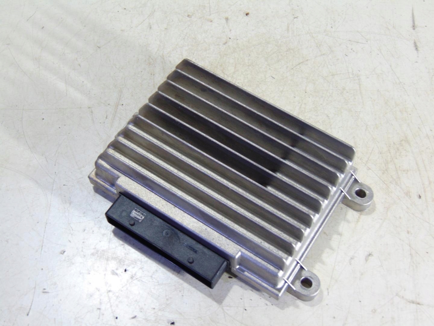 УСИЛИТЕЛЬ AUDI TT 8J 8J0035223B