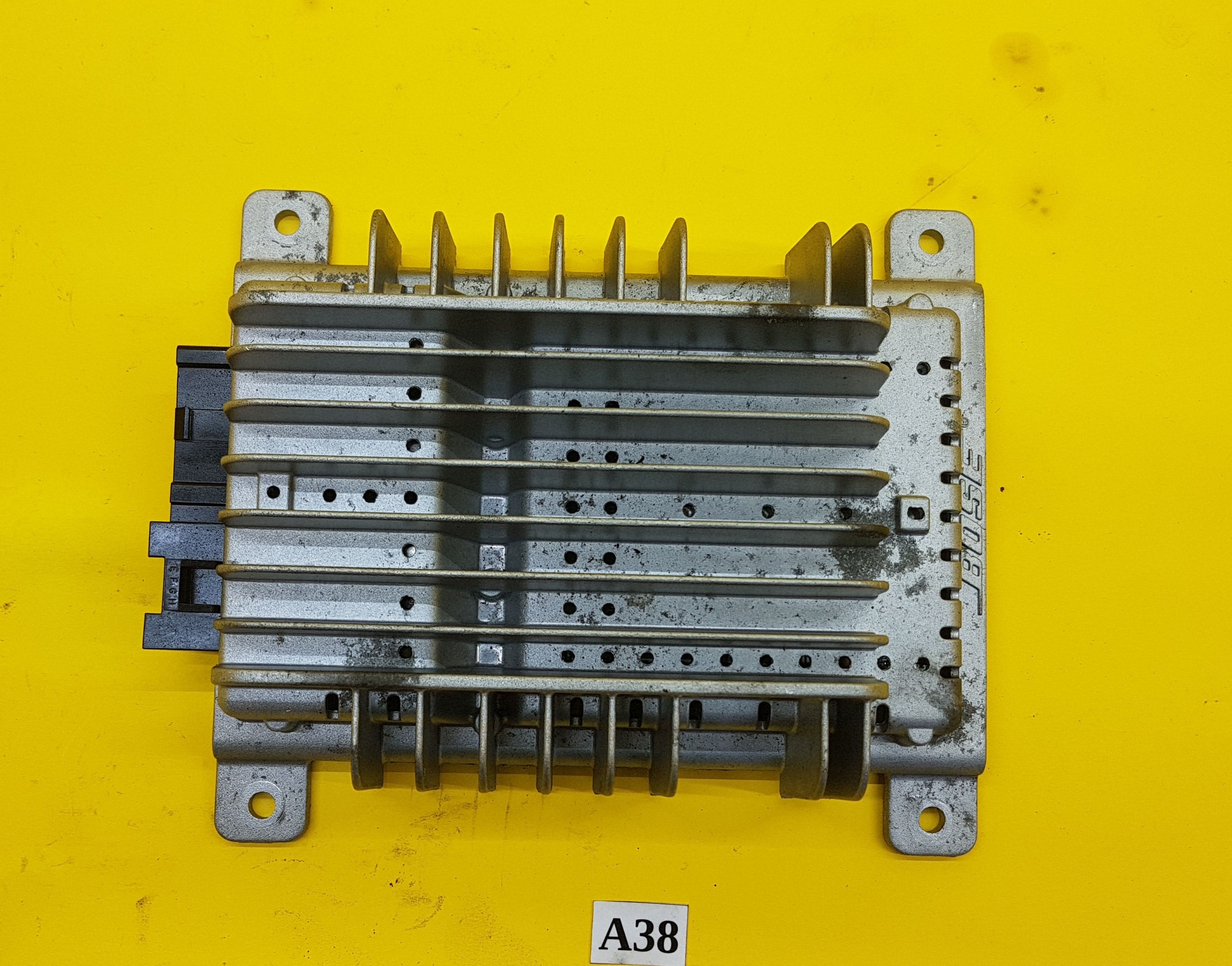 ПІДСИЛЮВАЧ BOSE NISSAN 350Z 28060CF41A