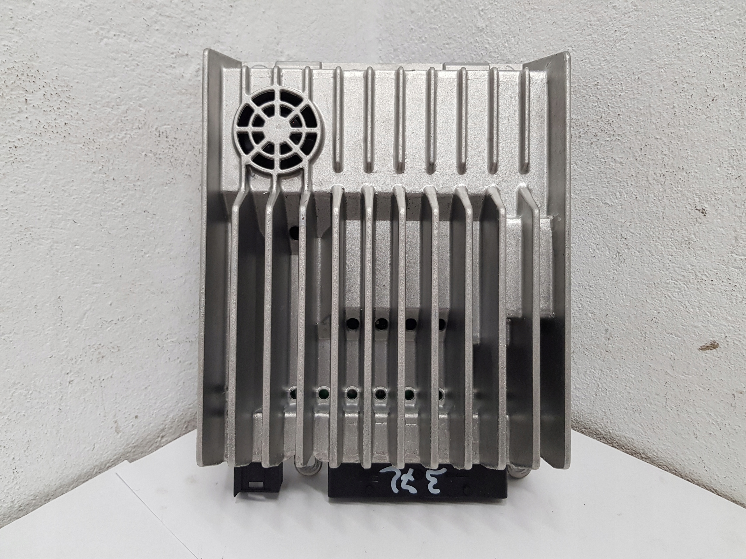 Усилитель HARMAN BECKER MERCEDES W204 2048700394