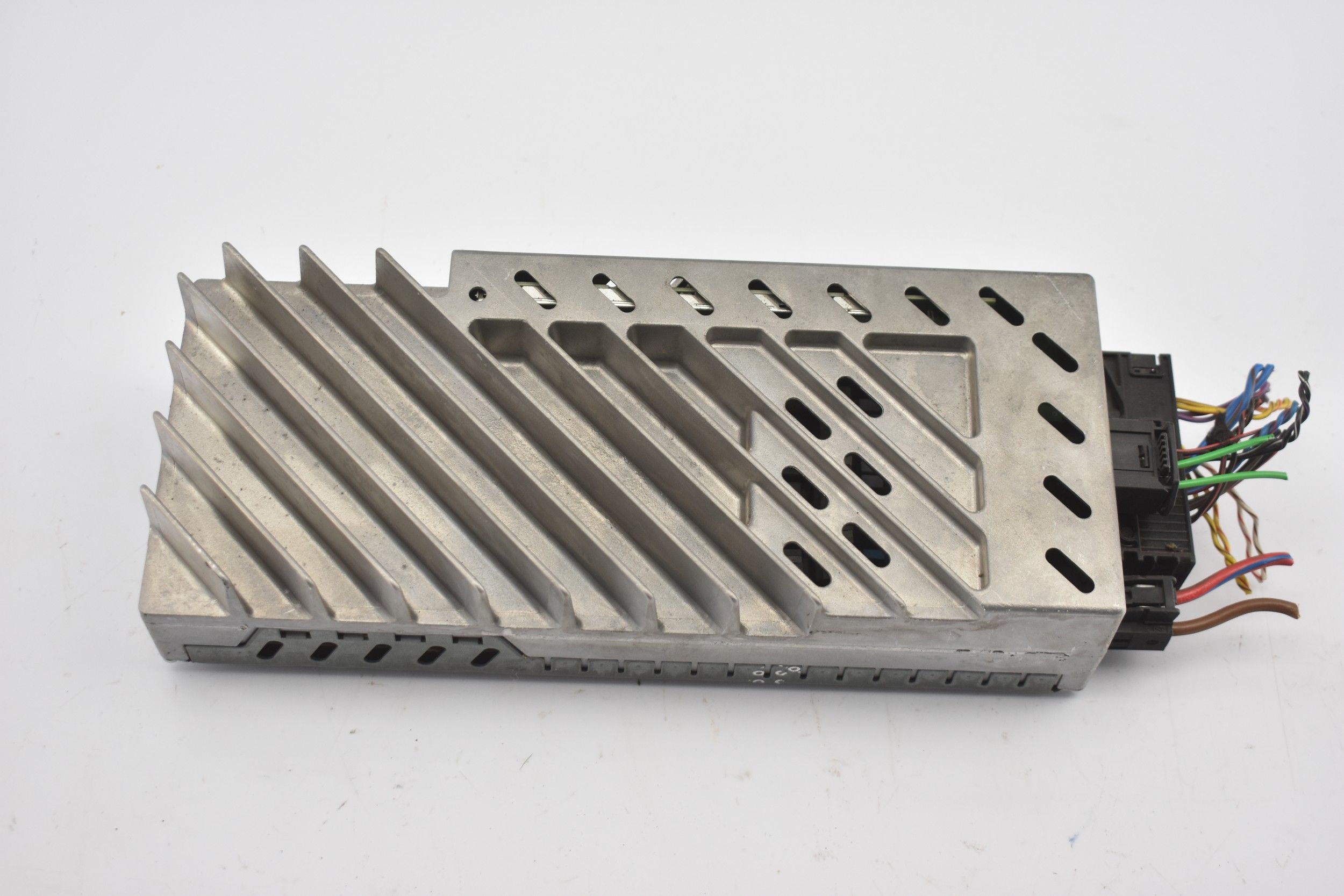 Усилитель HARMAN TOP-HIFI 9243496 BMW F10 F12 F13
