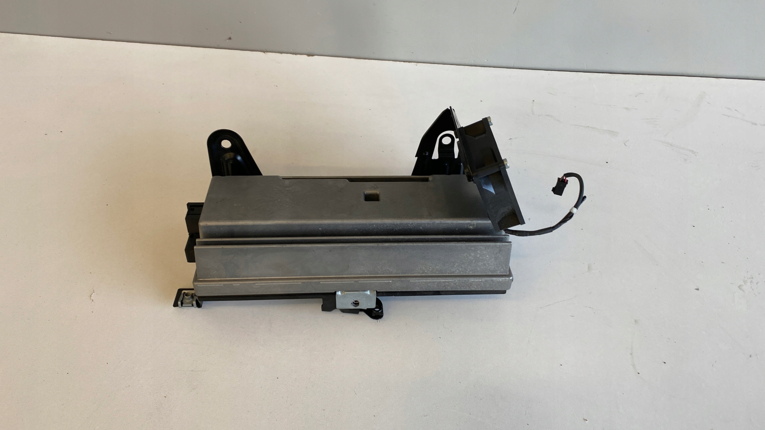 9205185,WZMACNIACZ,TOP - Підсилювач LOGIC 7 BMW F01 F02 E70 E71 F25 9205185