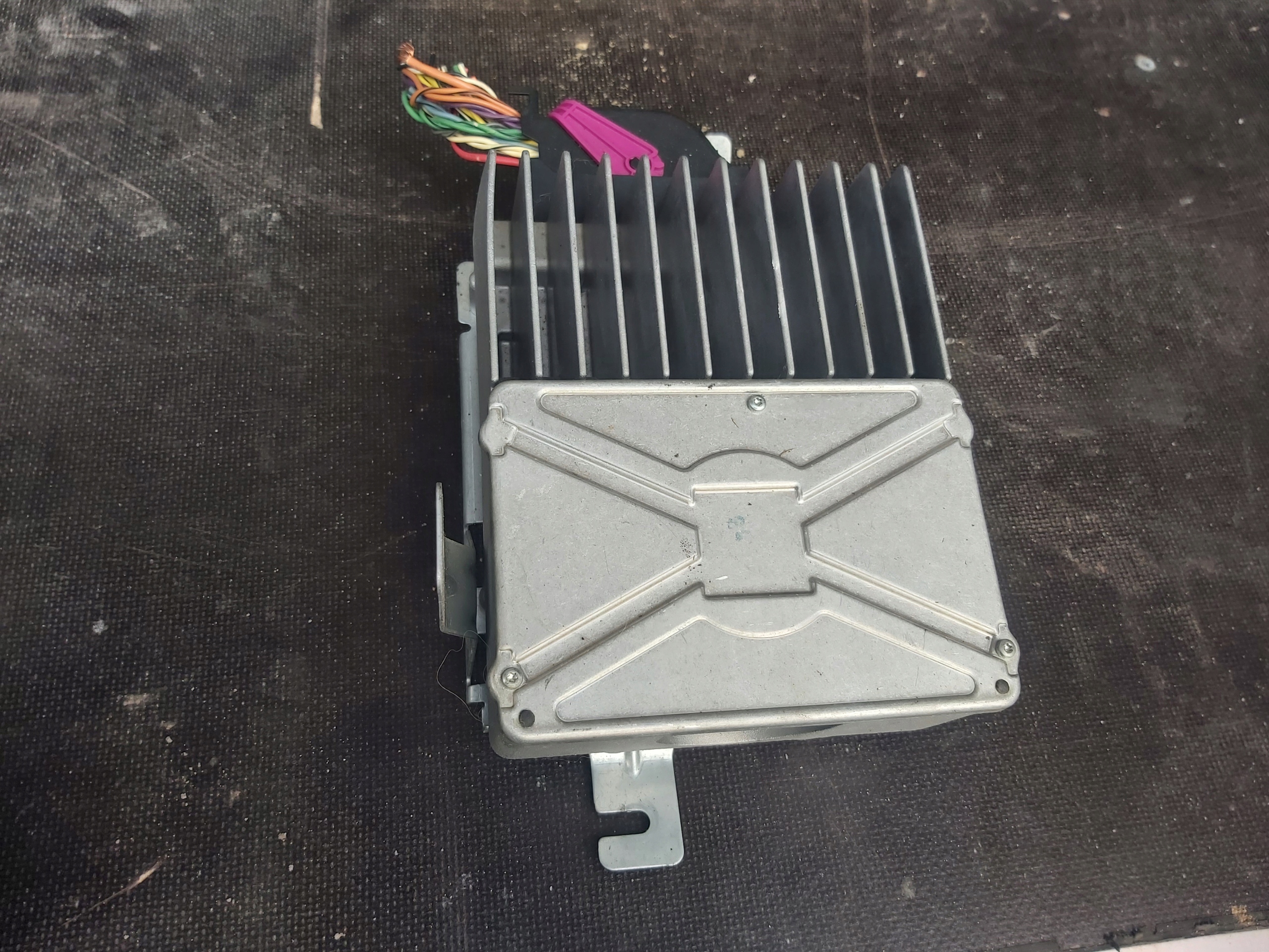 Усилитель MERCEDES-BENZ A2518209589