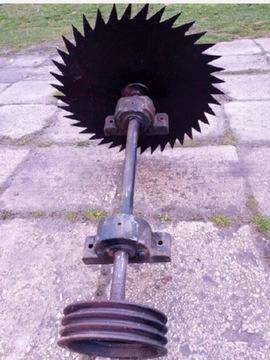 Валик з пилкою для озеленення.