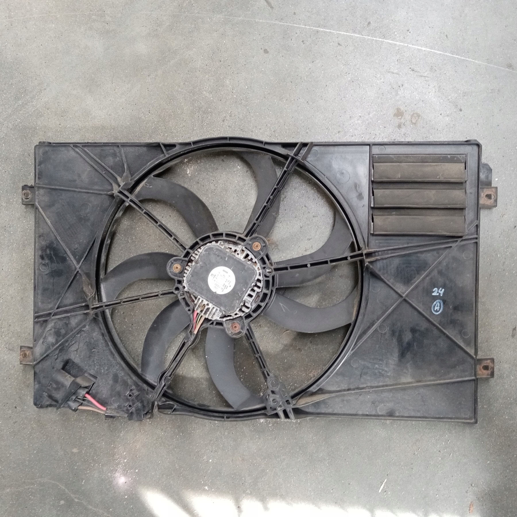 Вентилятор радиатора VW 1.9 Tdi 1k0121205aa