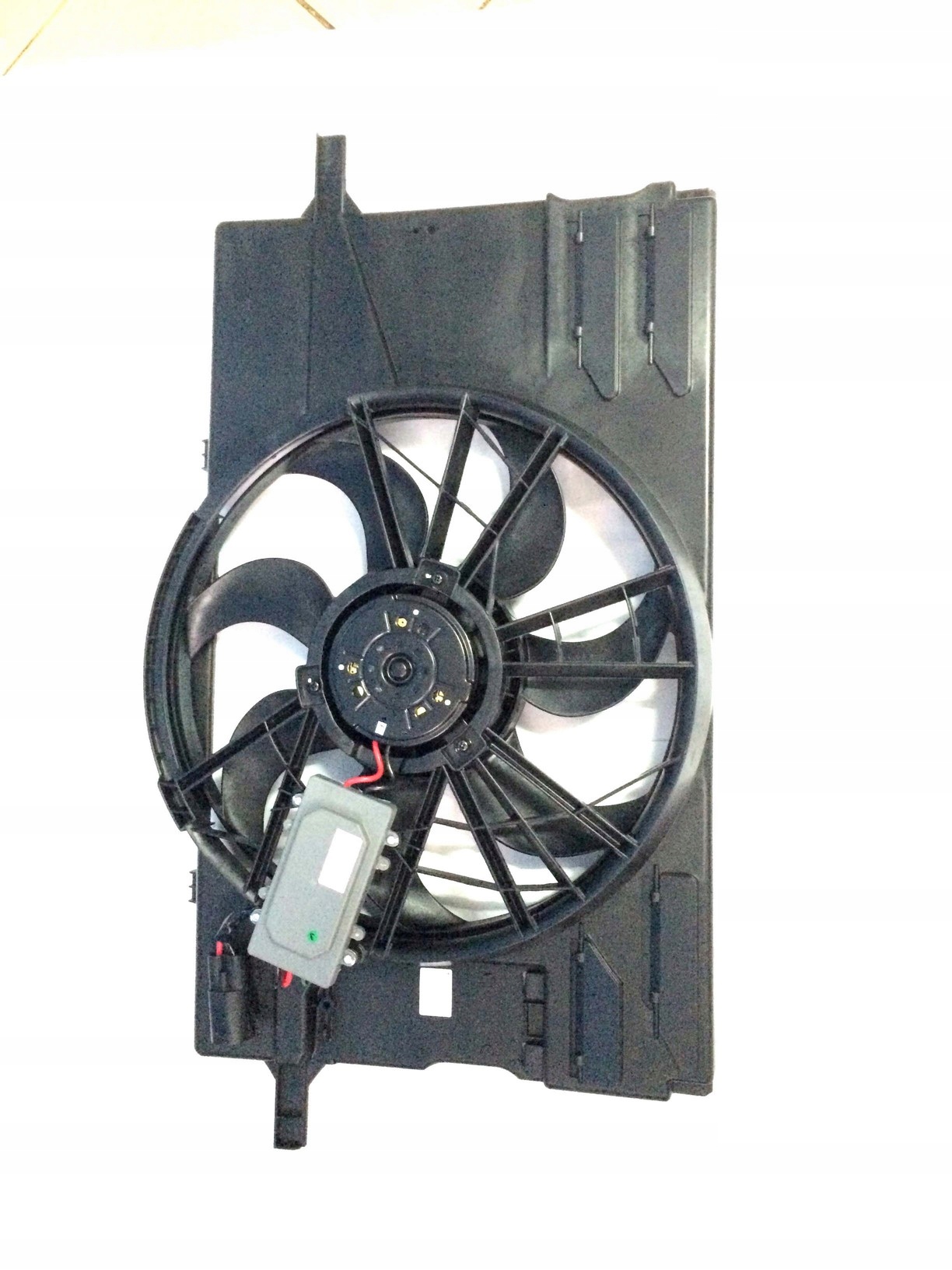 Sua00096 - Вентилятор радиатора (с корпусом) VOLVO C30, C70 II