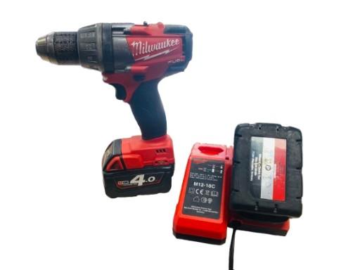 Аккумуляторная дрель-шуруповерт Milwaukee M18 BDD 402C