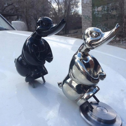 Прикраса капоту автомобіля Angry Duck Auto