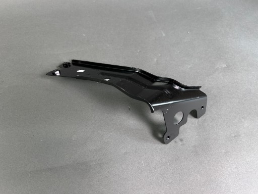 Опора крила Maserati Quattroporte ПРАВА 673002838