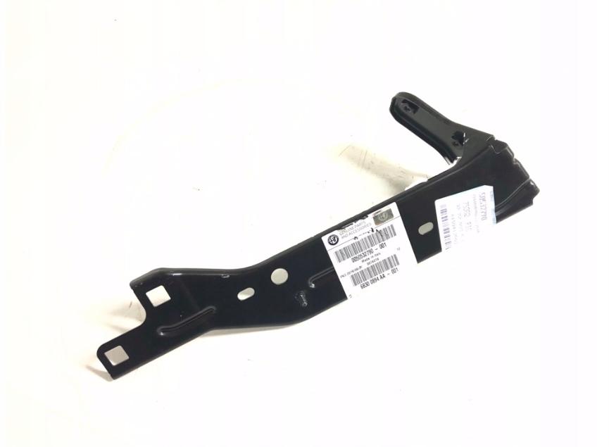 Кронштейн крила правий Alfa Giulia 50532790