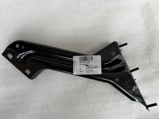 Опора правого крила Audi Q5 8R0821136